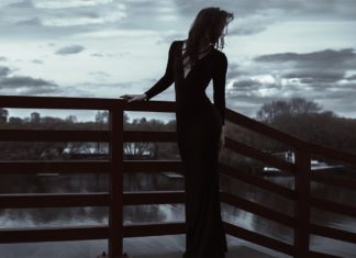 Długie sukienki wieczorowe – jaki fason wybrać?