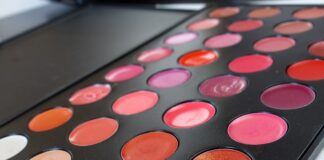 błyszczyk do ust - jakie ma właściwości?