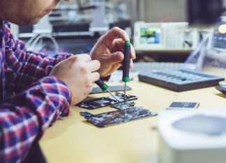 Naprawa telefonów Łódź – kiedy szukać pomocy w serwisie? Naprawa telefonów Łódź - kiedy szukać pomocy w serwisie