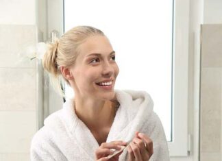 Damski szlafrok – nie tylko frotte! Zobacz, jak różnorodne modele na ciebie czekają Damski szlafrok