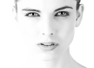 Czy skóra lakierowana się rozciąga?