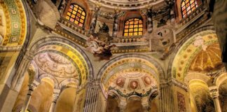 Jak się mówi do księdza na powitanie?