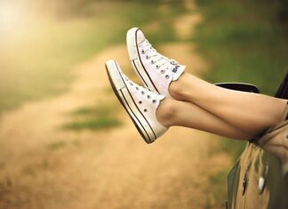 Jak wyczyścić białe trampki sodą i wodą utleniona?