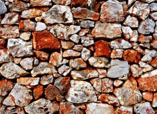 Co można zrobić z dużego kartonowego pudełka?