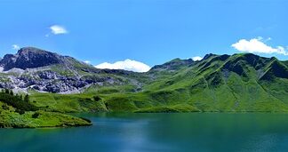 Jak powinien się ubierać wysoki mężczyzną?