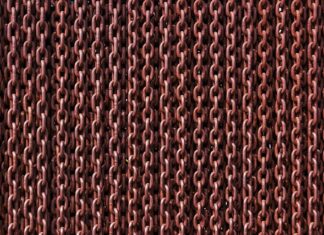 Jak wszyć spinki do peruki?