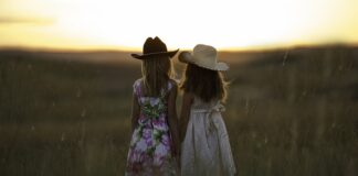 Jaki kolor sukienki pasuje do beżowych butów?