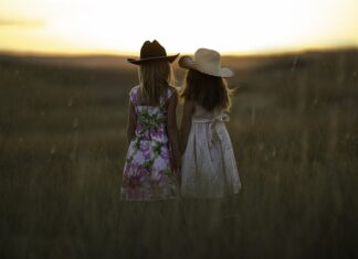 Jaki kolor sukienki pasuje do beżowych butów?