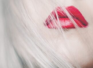 Jaki kolor pomadki do brązowych cieni?