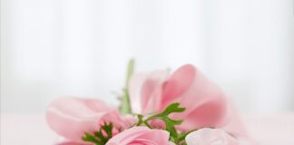 Co świadkową robi z bukietem?